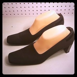 STUART WEITZMAN BLACK PUMPS